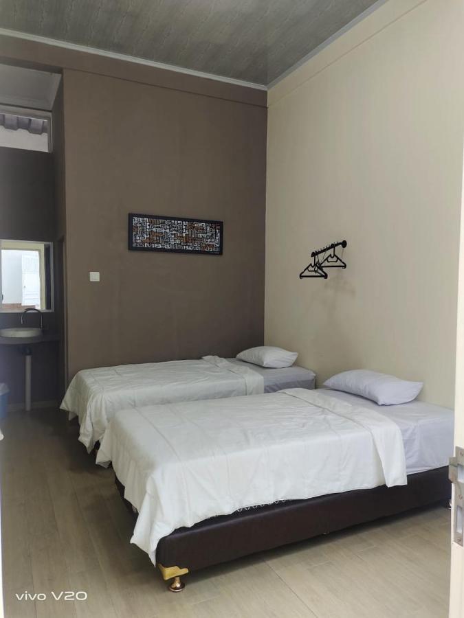 Bu Sepuh Guesthouse Sangkanurip Экстерьер фото