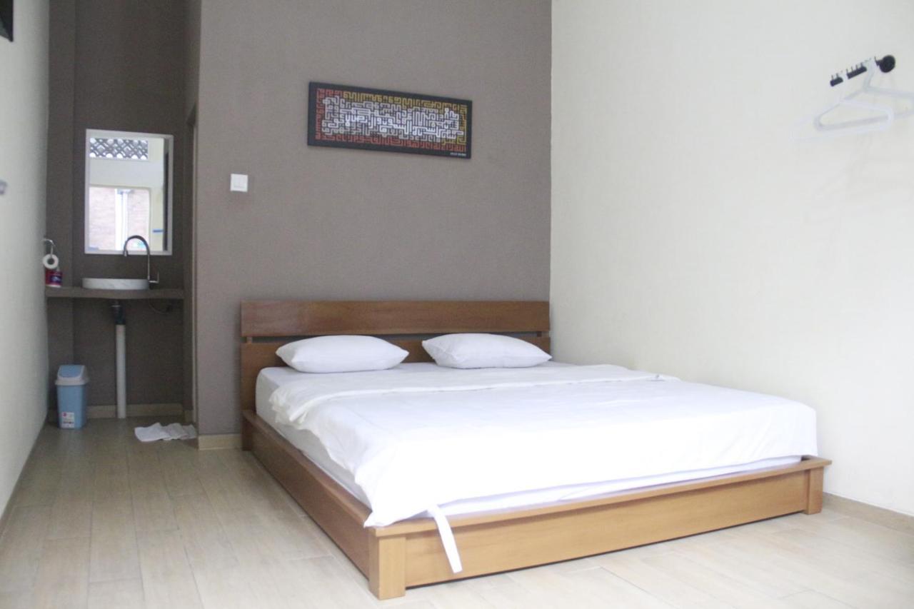 Bu Sepuh Guesthouse Sangkanurip Экстерьер фото
