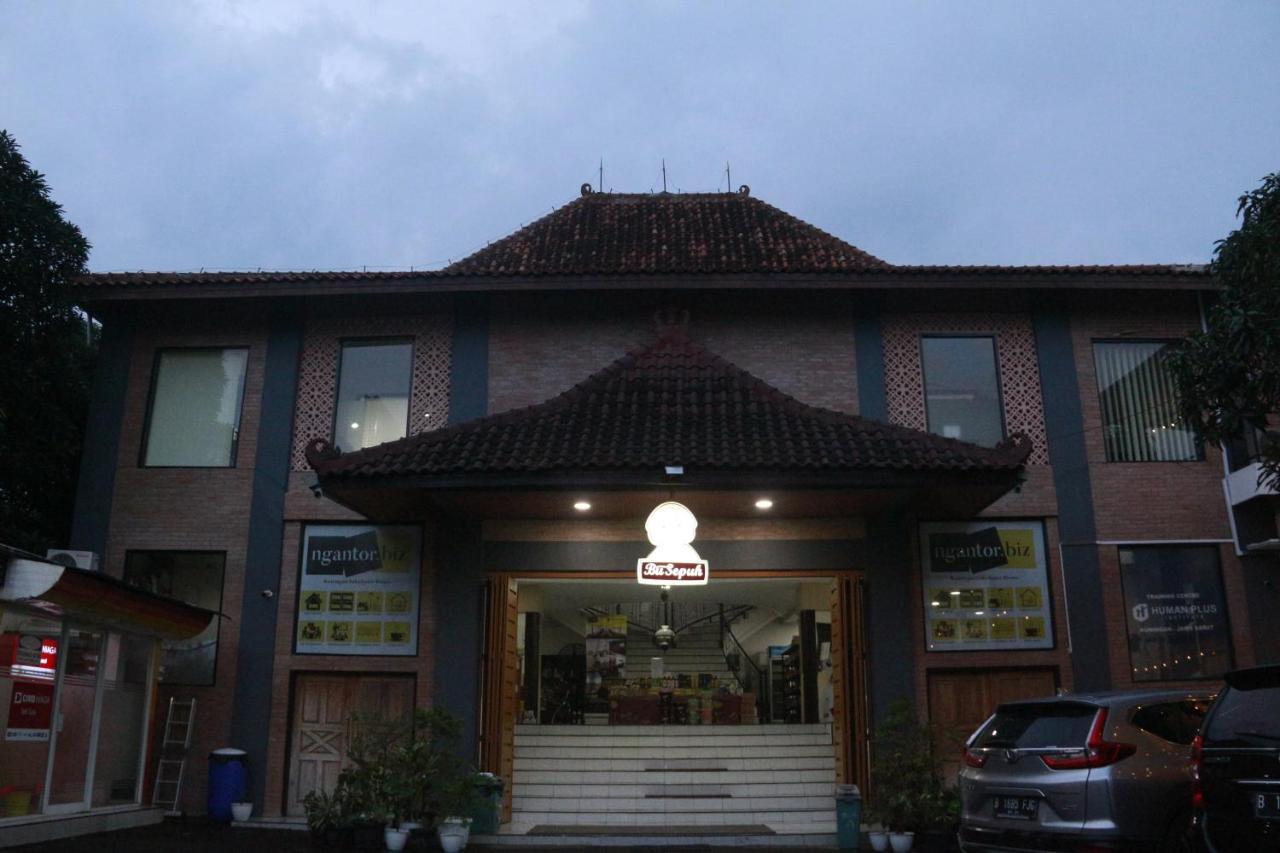 Bu Sepuh Guesthouse Sangkanurip Экстерьер фото