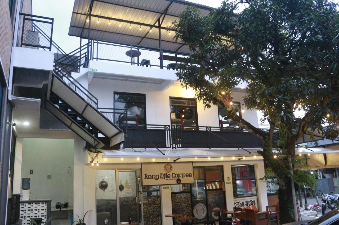 Bu Sepuh Guesthouse Sangkanurip Экстерьер фото