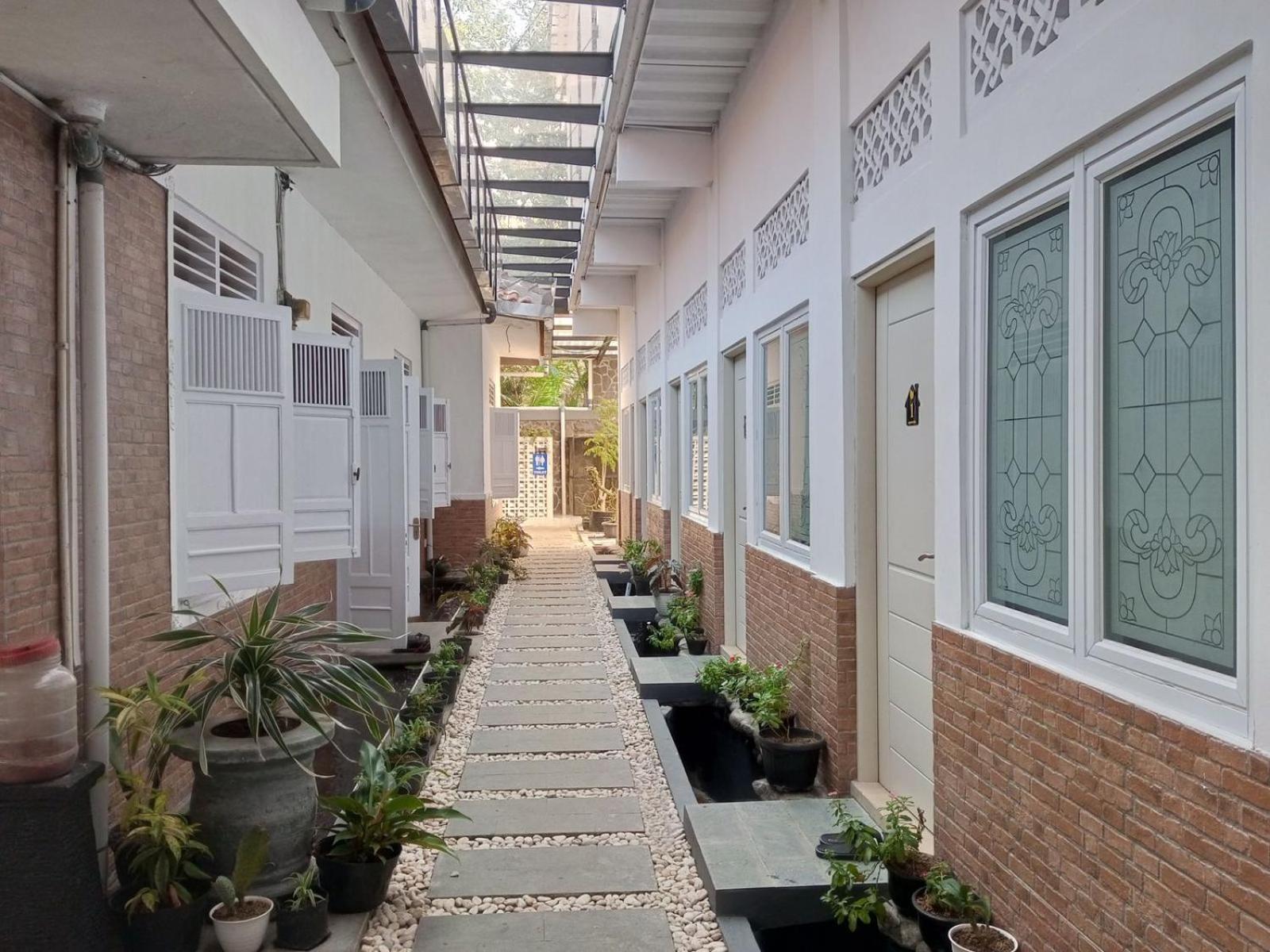 Bu Sepuh Guesthouse Sangkanurip Экстерьер фото